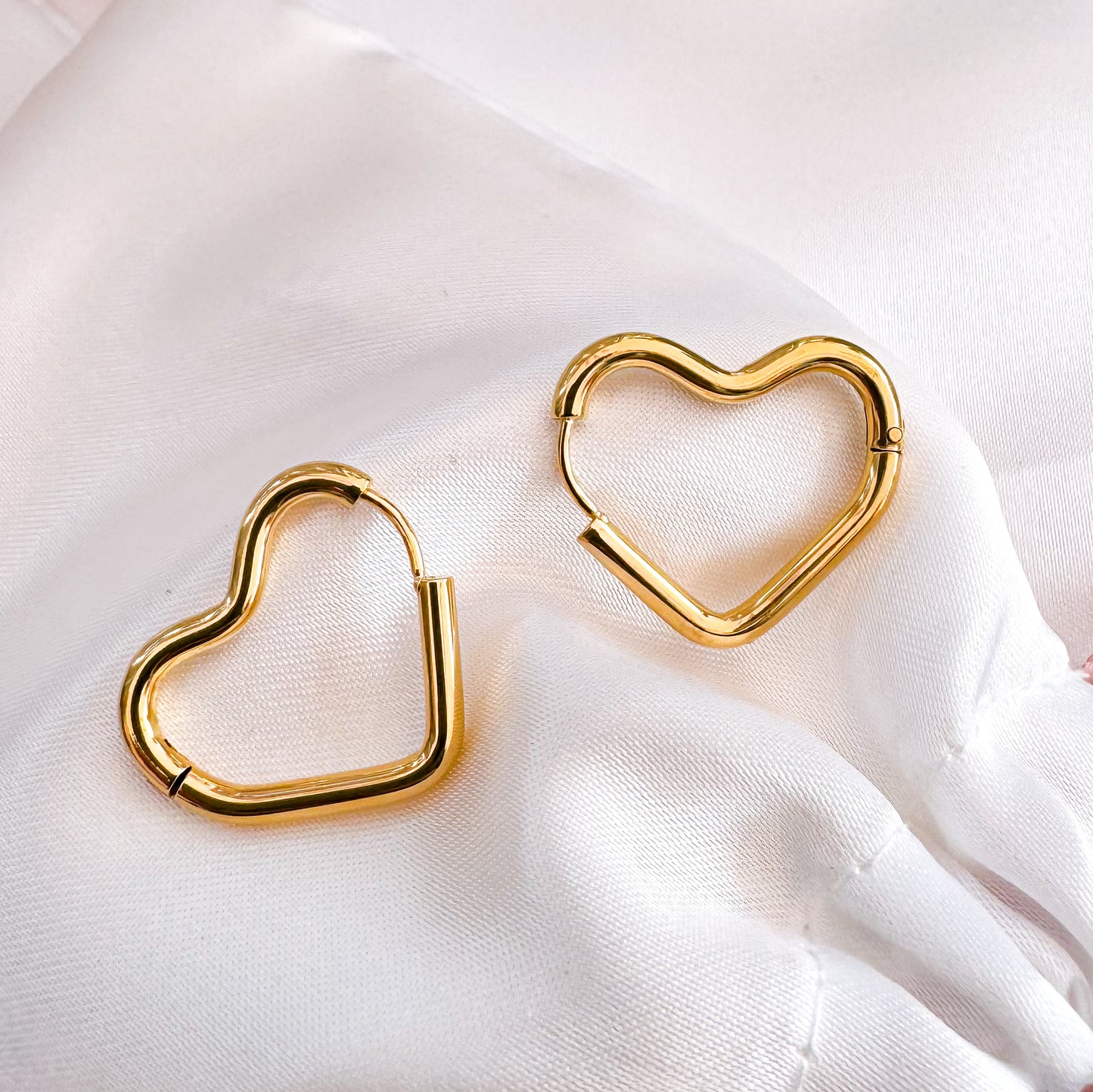 Gold heart small hoops